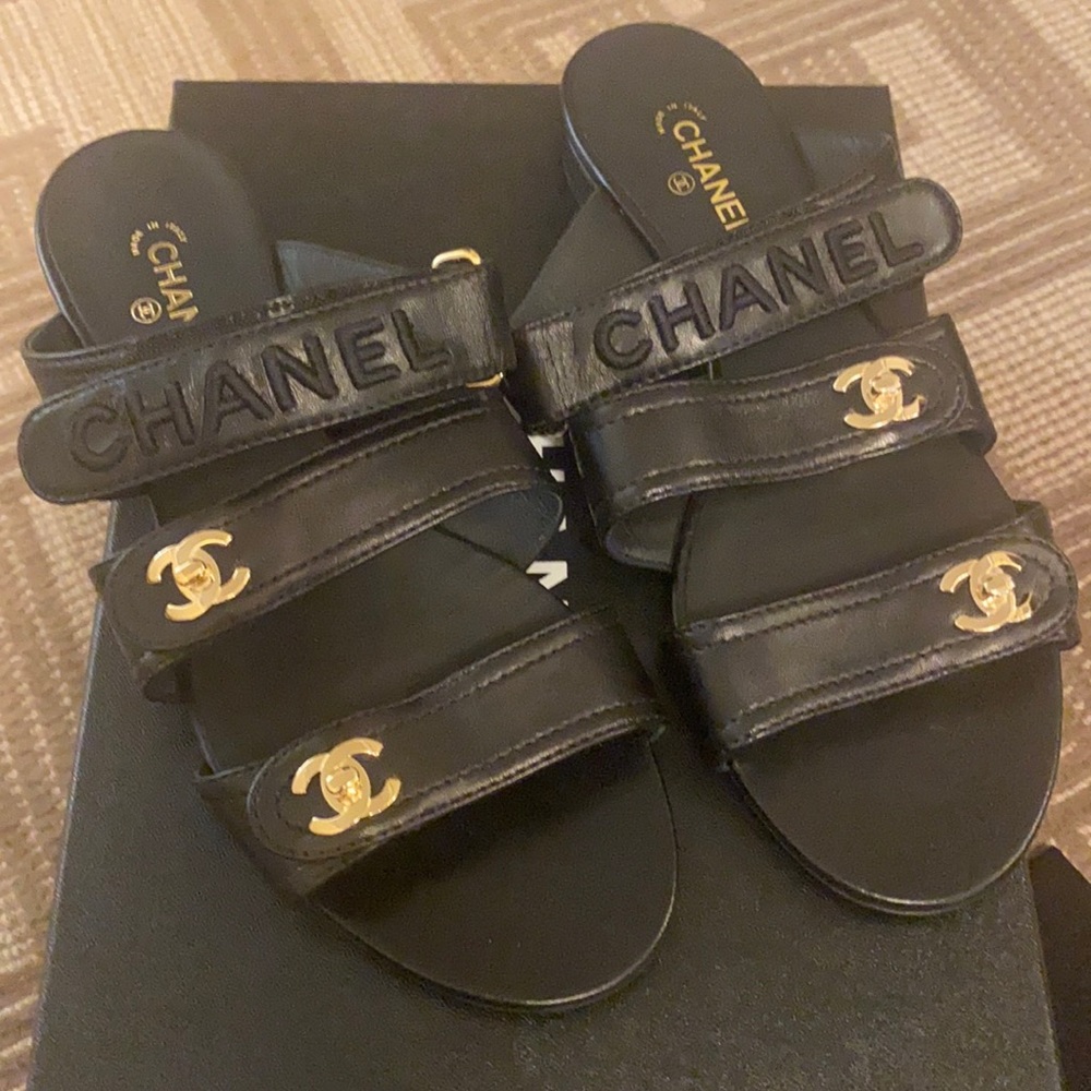 Chanel flat sandals brand new with box 2021